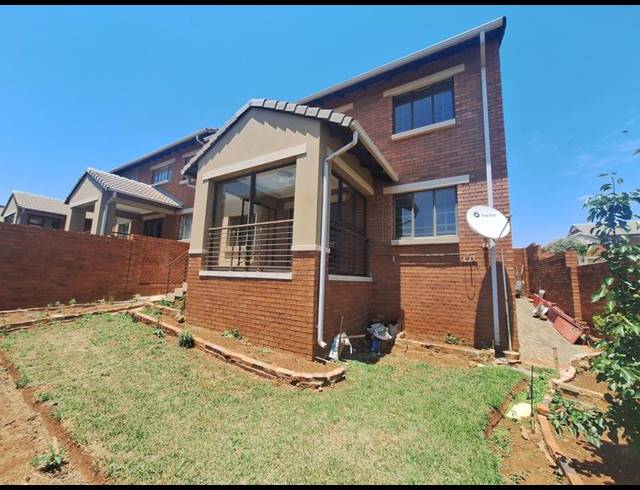 4 BEDROOM DUPLEX FOR SALE IN MOOIKLOOF RIDGE ESTATE
